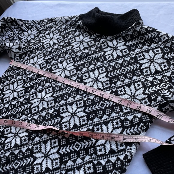 Village Green Vintage Fair Isle Nordic Snowflake Sweater - Picture 10 of 11